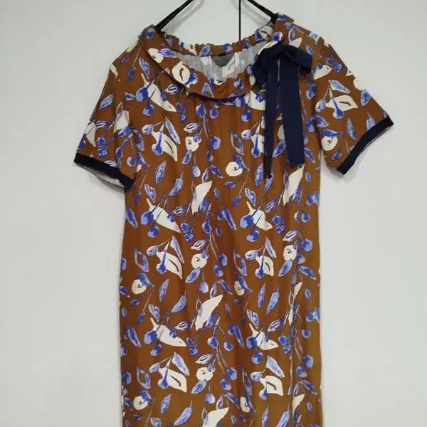 [BUNJANG] Brown Floral Linen Varsity Jacket Dress with Navy Ribbon Neck / 브라운 꽃나염 린넨 마원단 네이비 리본 묶는 넥 고상한 멋쟁이 원피스