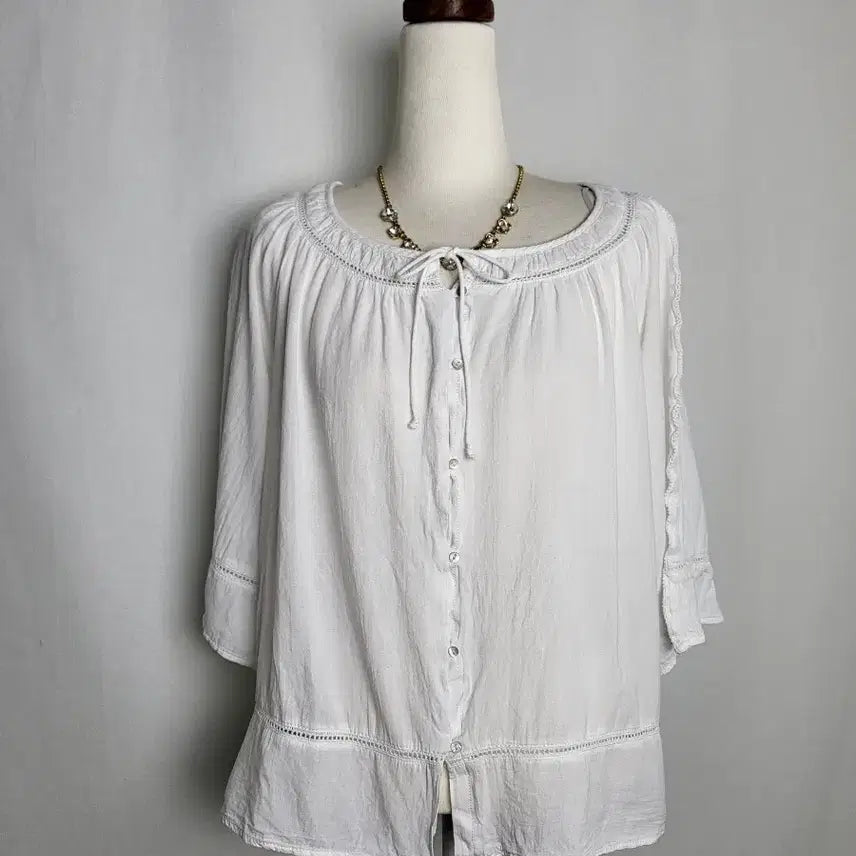 [BUNJANG] H&M White Mother-of-Pearl Detail Blouse / H&m 화이트 자개 블라우스