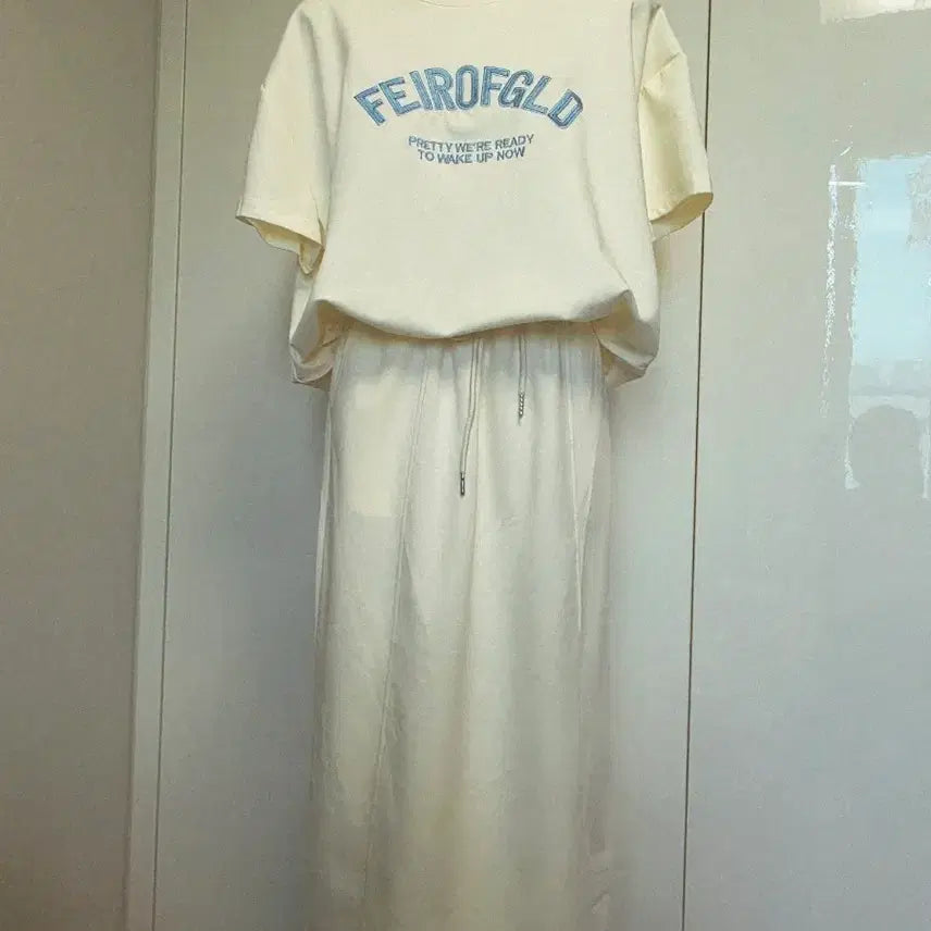 [BUNJANG] FEIROFGFLD Lettering Short Sleeve Two-Piece Set / FEIROFGFLD 레터링 반팔 투피스