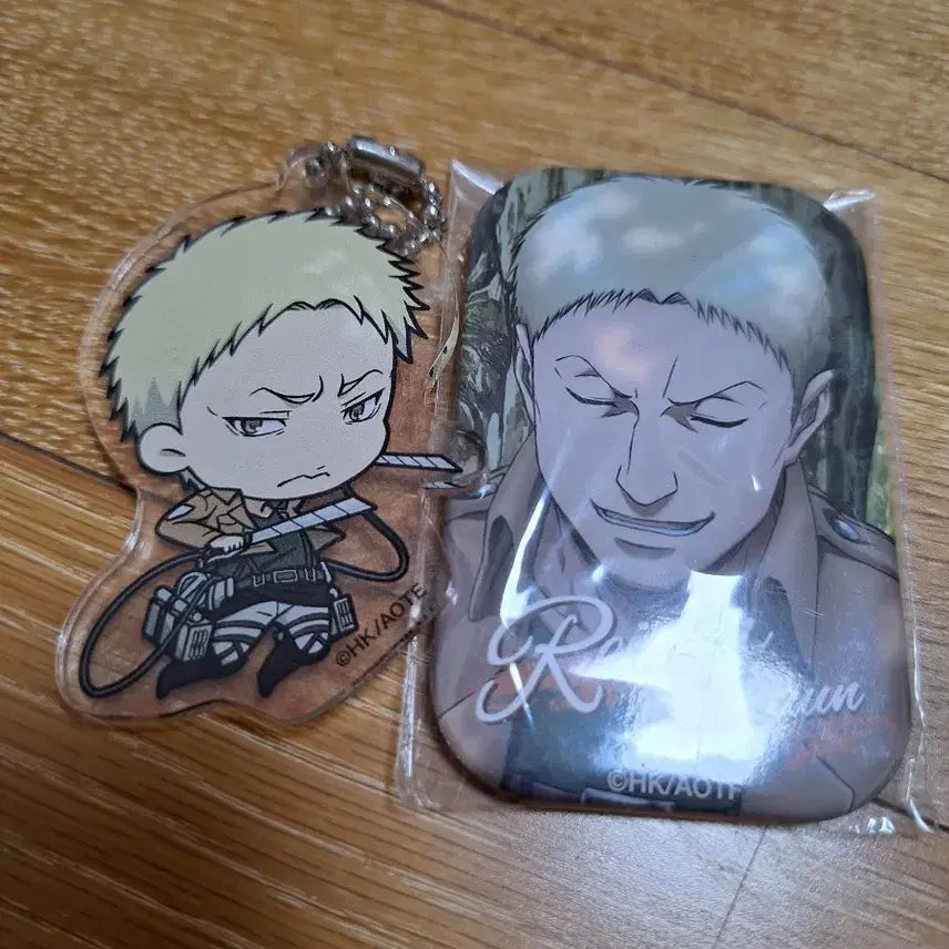 [BUNJANG] Attack on Titan - Reiner - Acrylic Keychain & Badge Bundle Set / 진격의 거인 라이너 굿즈 뱃지 아크릴 키링 일괄