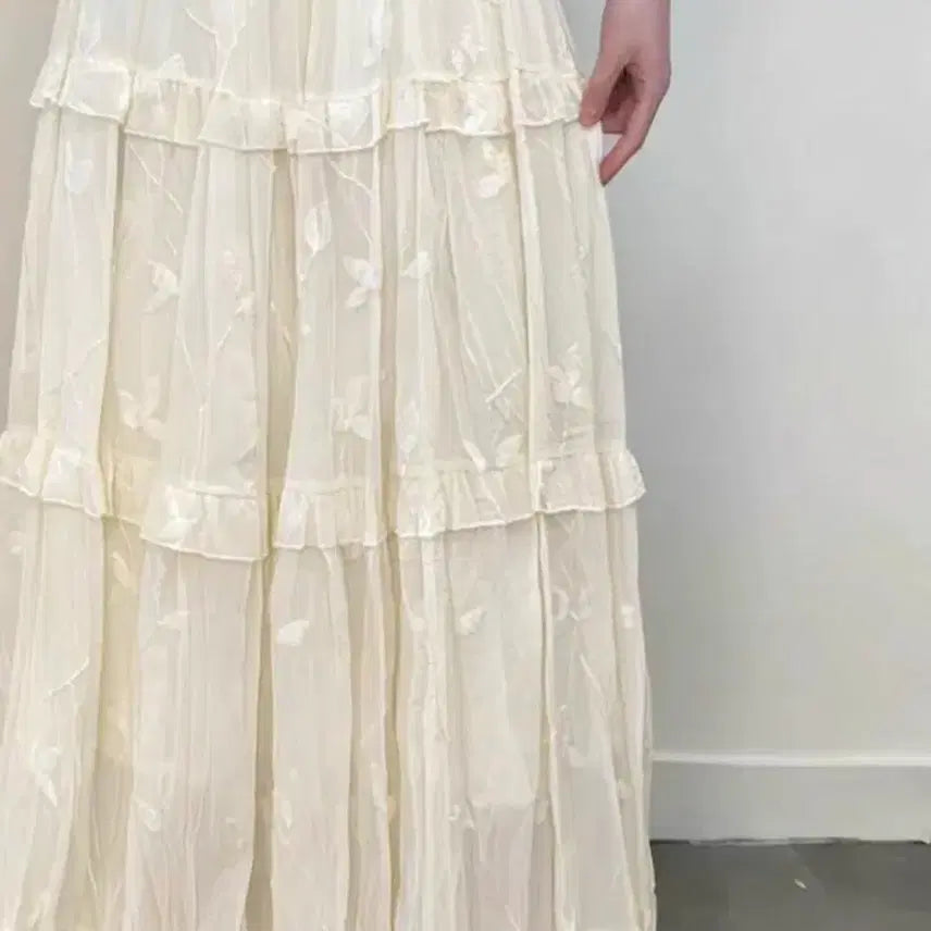 [BUNJANG] Floral Embroidery Ruffle Long Skirt / 플로럴 자수 프릴 롱스커트