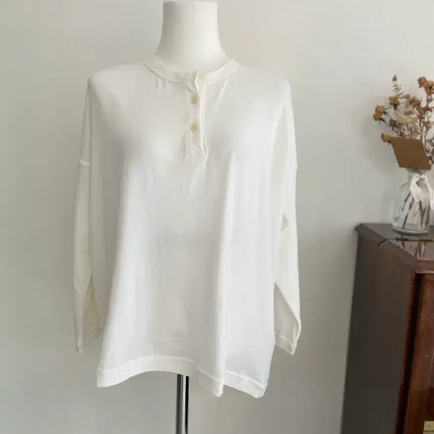 [BUNJANG] THE GREAT Henleys Long Sleeve T-Shirt White / [THE GREAT] 헨리넥 긴팔 화이트 티셔츠