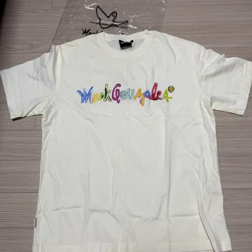 [BUNJANG] Mark Gonzales Rainbow Signature Logo Pigment T-Shirt - Ivory / 마크곤잘레스 레인보우 사인 로고 피그먼트 반팔 티셔츠 - IVORY