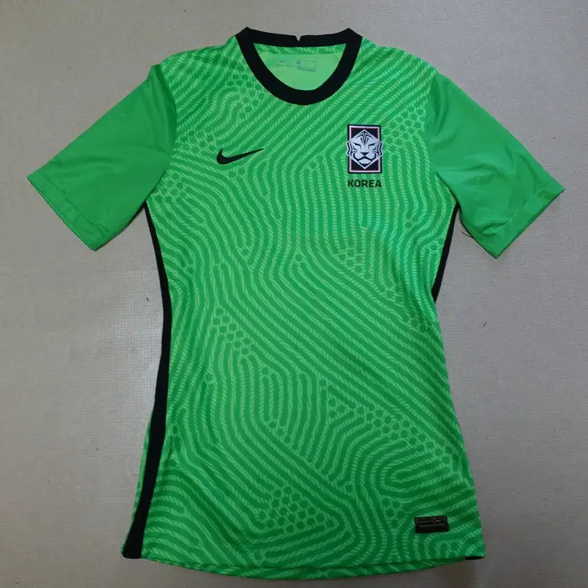 [BUNJANG] Nike Korea National Football Team Goalkeeper Jersey Fluorescent Green 2020 / 나이키/한국 국대축구유니폼 매장판 형광그린 20년/4/6166