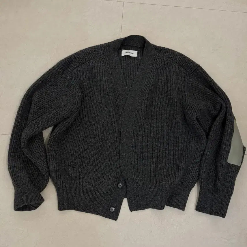 [BUNJANG] E.L.G. Patch Elbow Cardigan Size 4 Grey / 이얼즈어고 가디건 4사이즈 그레이