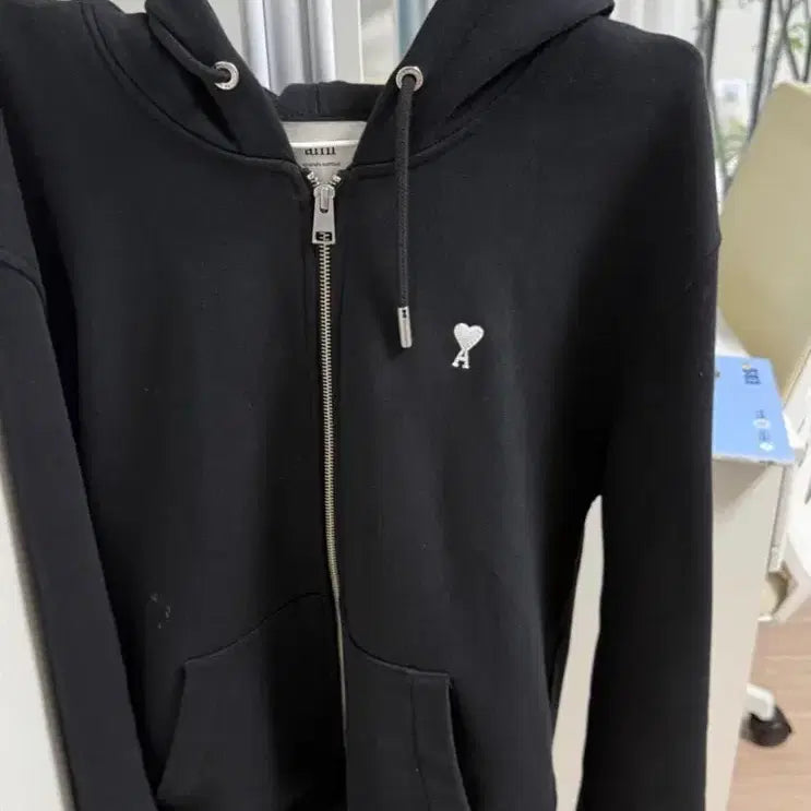[BUNJANG] AMI Heart Embroidery Zipper Hoodie Black / 아미 하트 자수 지퍼 후드 블랙