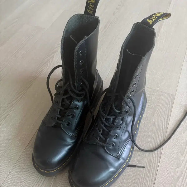 [BUNJANG] Dr. Martens 10-Eyelet Boots / 닥터마틴 워커(250)