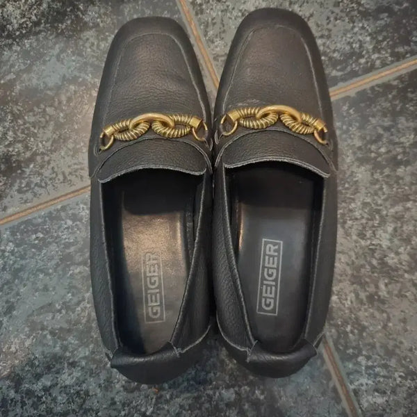 [BUNJANG] Geiger Black Loafers with Gold Chain Accent / GEIGER 로퍼 블랙 금장 체인 여성 신발