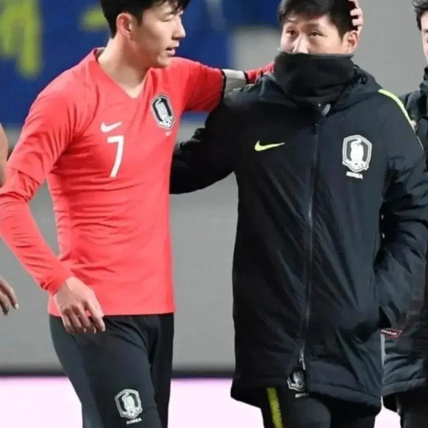 [BUNJANG] South Korea National Team Midfield Jacket 18-20 (XL) / [국내2XL] 대한민국 패딩 국대 18-20 미드필드 자켓