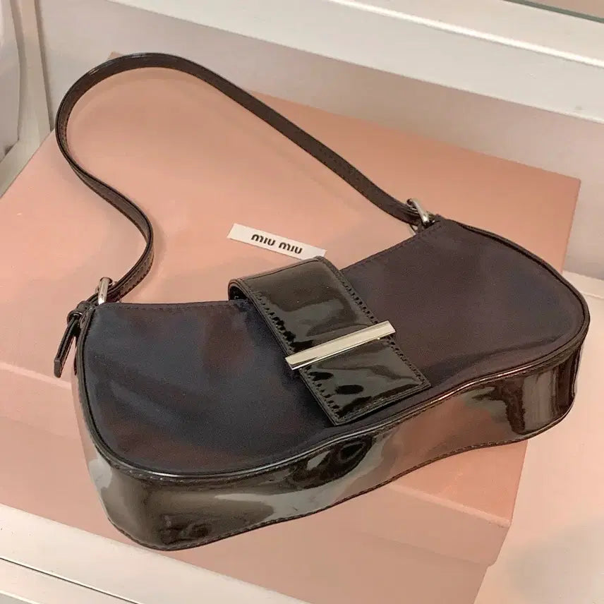 [BUNJANG] ASOS Vintage Buckle Patent Leather Shoulder Bag Black / 영국 빈지티백 asos 버클 페이던트 숄더백 가방 블랙 90s y2k
