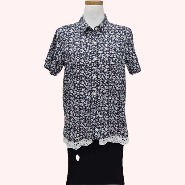 [BUNJANG] Navy Floral Pattern Short Sleeve Blouse with Lace Hem / 패턴 반팔 셔츠