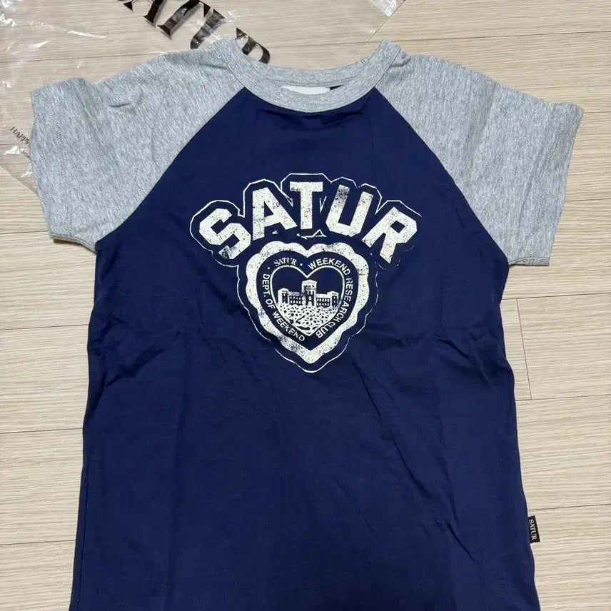 [BUNJANG] Setter Heart Graphic Raglan Short Sleeve T-Shirt Navy XS / (실사0) 세터 하트 그래픽 레글런 반팔 티셔츠 /네이비/xs