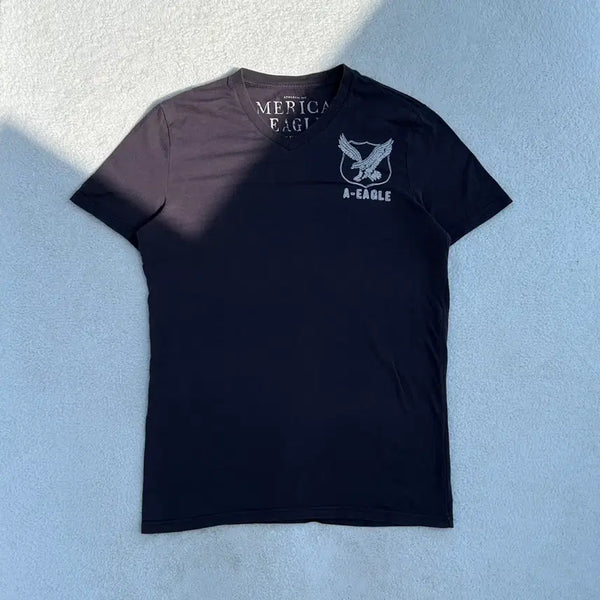 [BUNJANG] American Eagle V-Neck Embroidered Logo Short Sleeve T-Shirt / 아메리칸 이글 브이넥 자수로고 반팔티셔츠