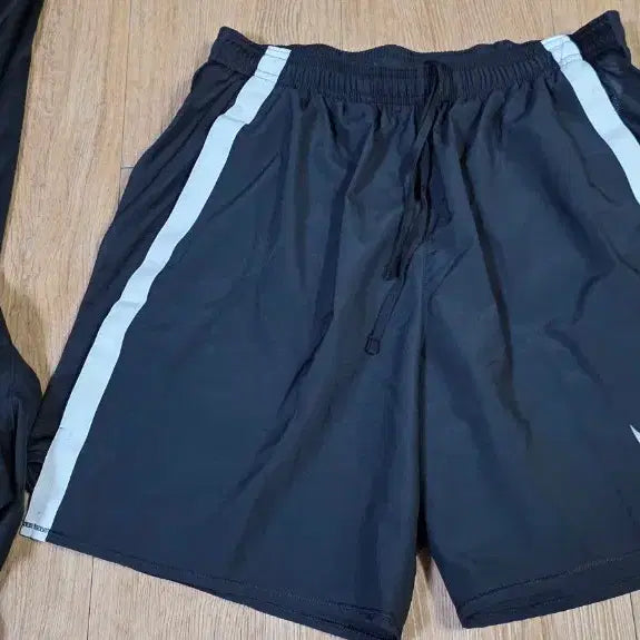 [BUNJANG] Nike Dri-FIT Short Sleeve T-Shirt & Shorts Set / 나이키 드라이핏 반팔티 & 반바지