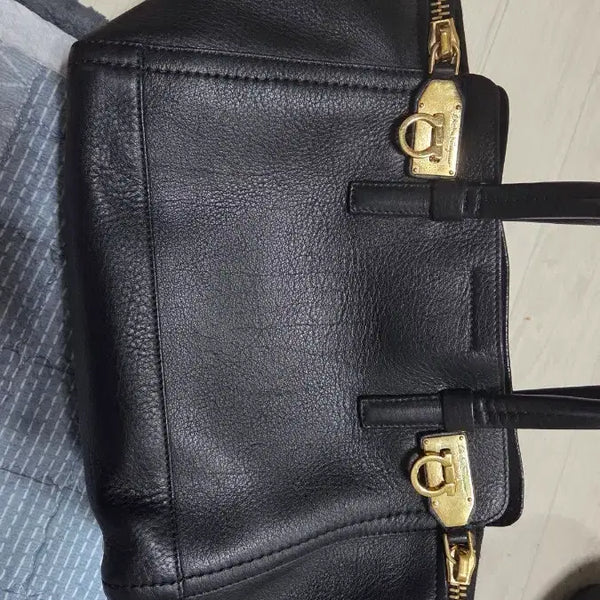 [BUNJANG] Salvatore Ferragamo Gancini Tote Bag Black Leather / 페라가모 간치니 토트백 블랙