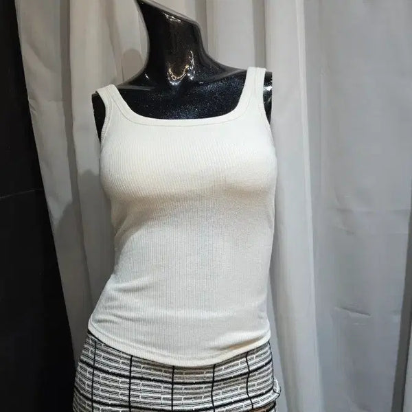 [BUNJANG] Ivory Ribbed Tank Top with Built-in Bra / 캡내장 앞뒤 라운드 밑단유  아이보리 골지 나시