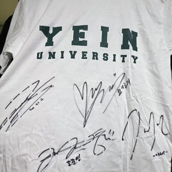 [BUNJANG] Bunnies and Oppas Signed T-Shirt feat. Lee Chaemin, Noh Jeongui, Jo Junyoung, Choi Jisoo / [마지막]바니와오빠들 싸인 티셔츠/이채민 노정의 조준영 최지수 싸인