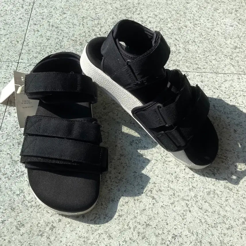 [BUNJANG] Adidas Sandal (235mm) / 아디다스 샌들 235mm Adidas Sandal