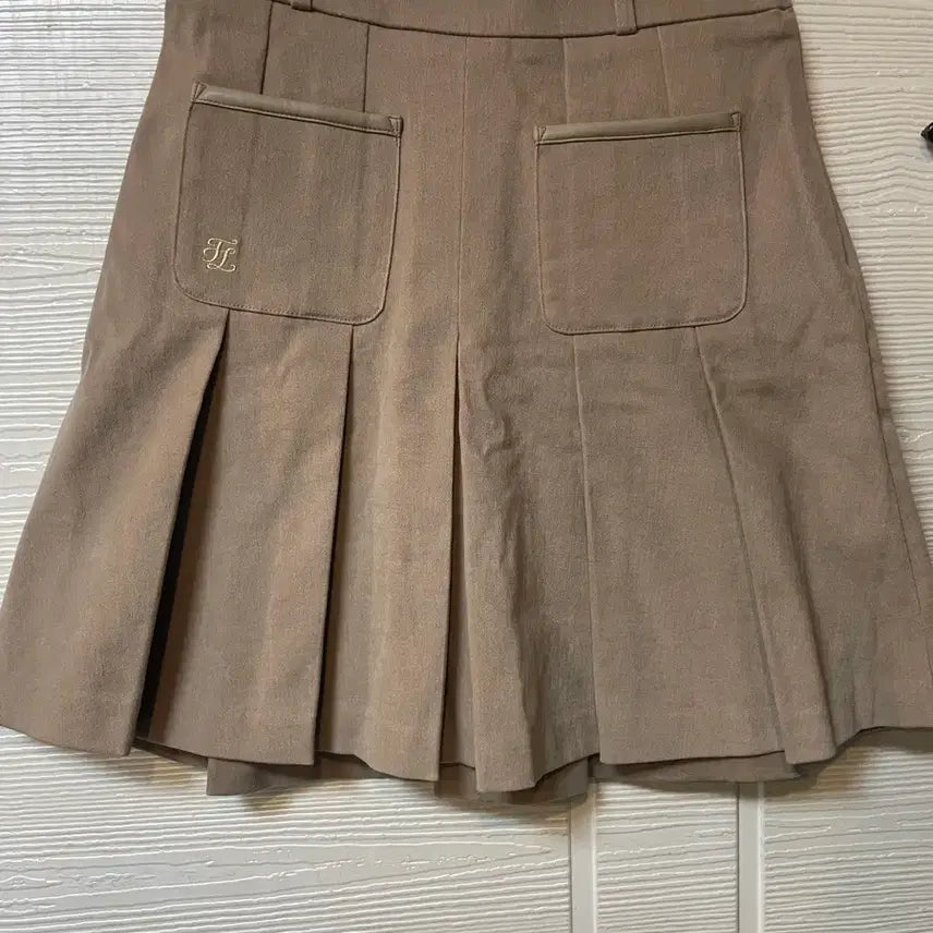 [BUNJANG] Fairliea Pleated Skirt Beige S / 페어라이어 플리츠 스커트 베이지 S