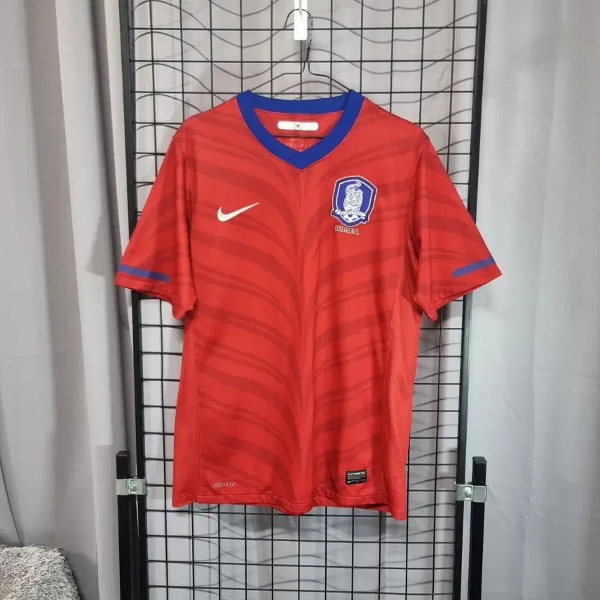 [BUNJANG] Nike South Korea National Football Team 2010 Old Short Sleeve Jersey (Size 95 M) / 나이키 대한민국 축구 국가대표팀 유니폼 2010 올드 반팔 저지 95 M