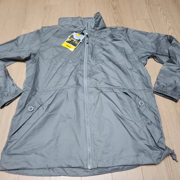 [BUNJANG] TAKHI Lightweight Windbreaker Jacket Size 100 / 새제품) TAKHI 타키 경량 바람막이 사이즈 100 판매합니다.