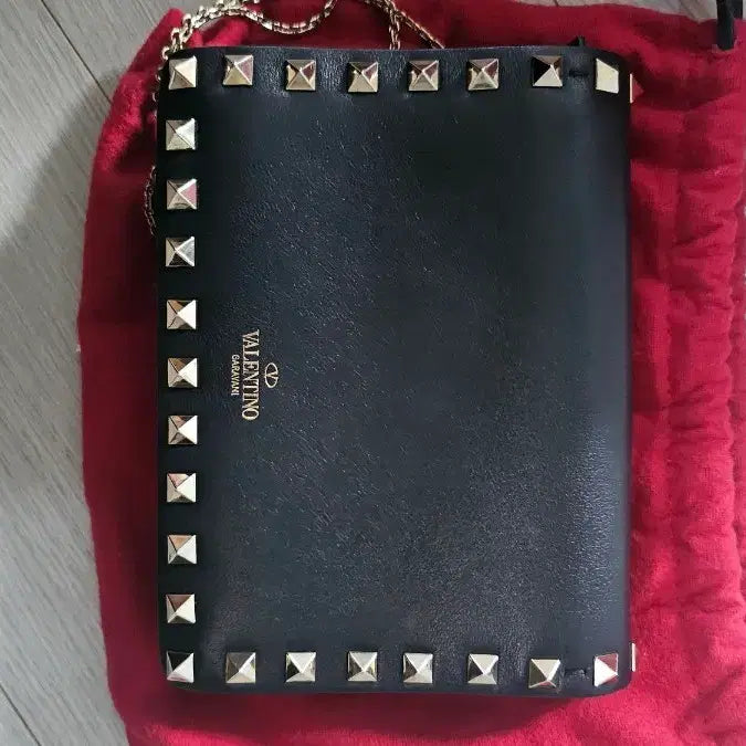 [BUNJANG] Valentino Rockstud Black Gold Tone Chain Shoulder Bag / 발렌티노 락스터드 블랙 금장 체인 숄더백