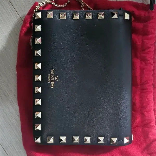 [BUNJANG] Valentino Rockstud Black Gold Tone Chain Shoulder Bag / 발렌티노 락스터드 블랙 금장 체인 숄더백