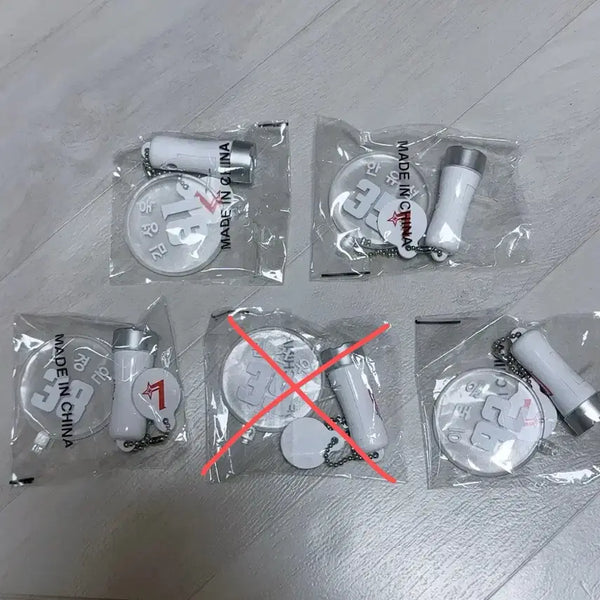 [BUNJANG] SSG Landers Baseball Team Cheer Rod Keychain - Park Sung-han, Kim Sung-wook, Han Yoo-seom, Noh Kyung-eun, Lee Ro-woon / SSG 랜더스 응원봉 키링 박성한 김성욱 한유섬 노경은 이로운