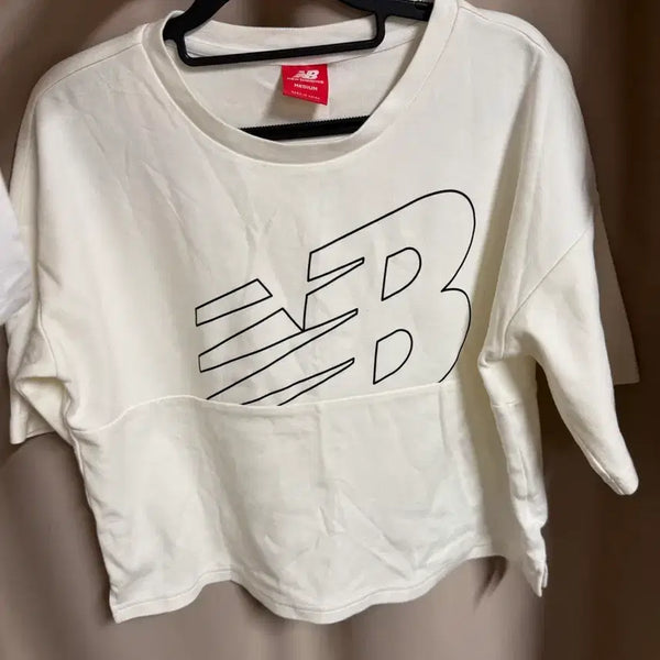 [BUNJANG] New Balance Cropped T-Shirt / 뉴발 반크롭티