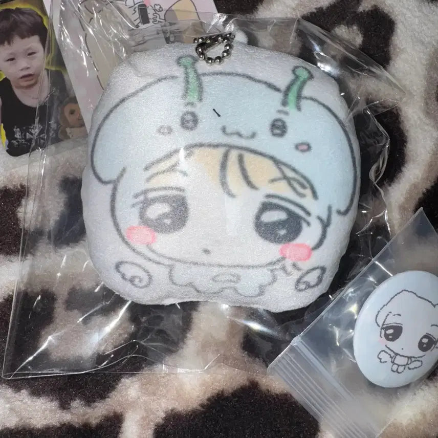 [BUNJANG] BOYNEXTDOOR Leehan Cushion Keyring & Pin Button Set / 보넥도 눔이님 이한 쿠션키링 핀버튼 양도