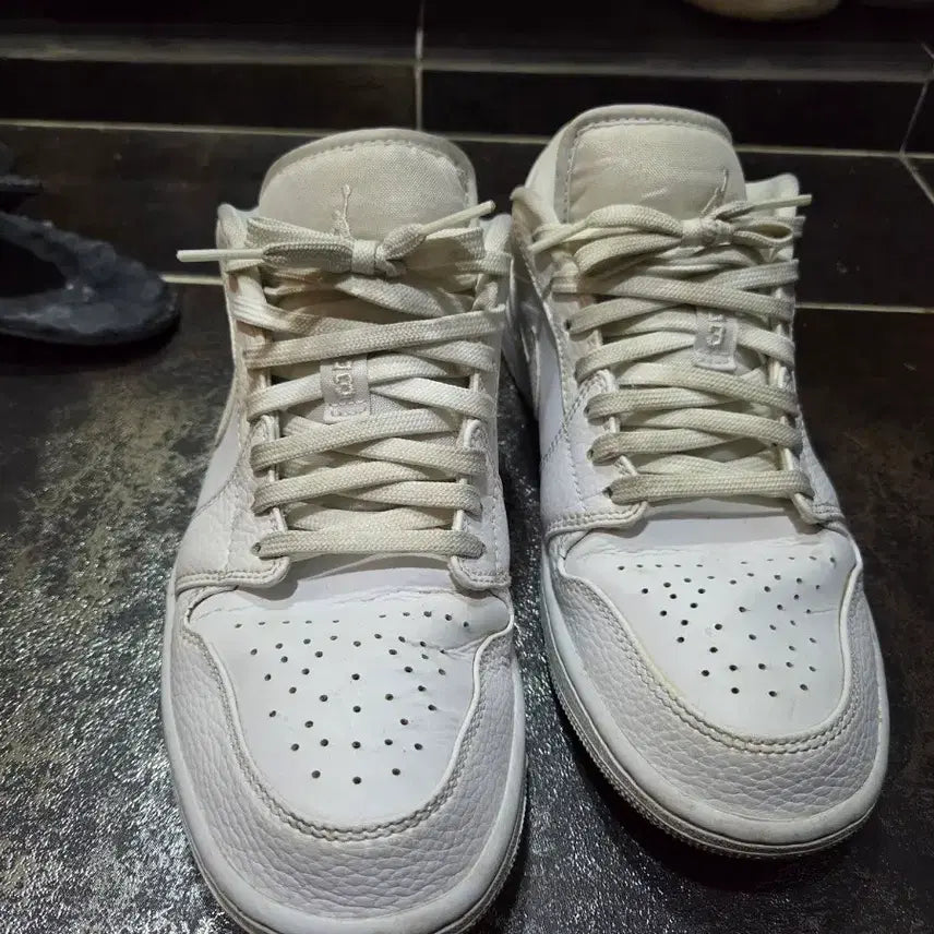 [BUNJANG] Nike Air Jordan 1 Low White Men's Shoes / 조던 1 로우 260