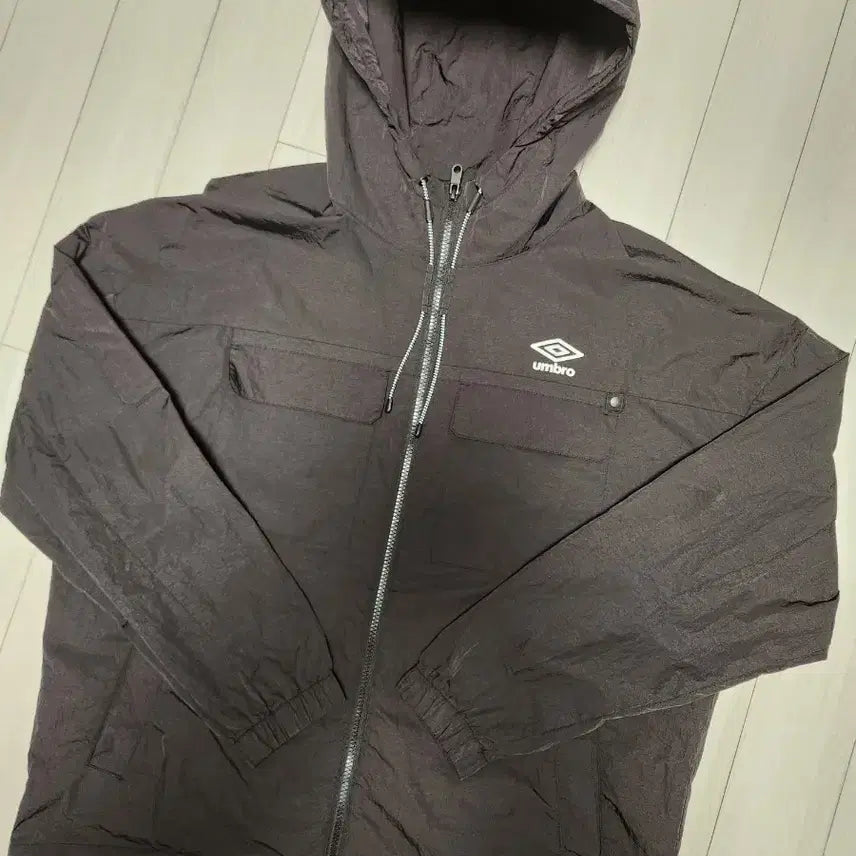 [BUNJANG] Umbro Delight Warm-up Unisex Windbreaker Jacket Size M / 엄브로 딜라이트 웜업 남녀공용 바람막이 자켓 사이즈95m빛반사로 색바