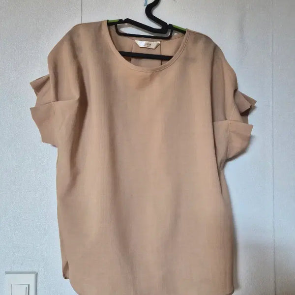 [BUNJANG] AKA Short Sleeve Blouse Beige / 아카 반팔 블라우스 베이지