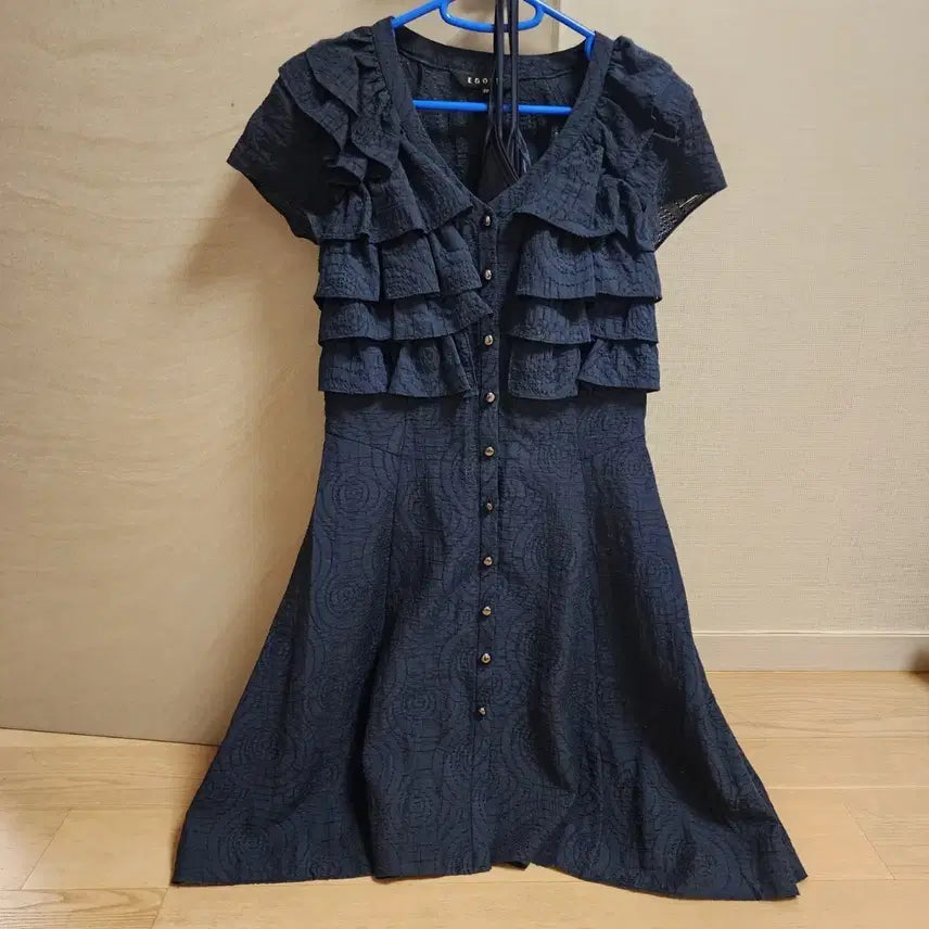 [BUNJANG] Egoist Navy Midi Dress with Frill Detail and Rose Pattern / 55) 에고이스트 원피스 하객룩