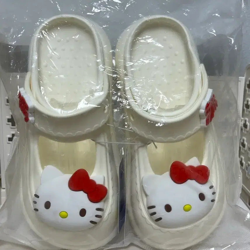 [BUNJANG] Sanrio Hello Kitty Crocs Sandals White / 산리오 헬로키티 크록스 샌들 화이트