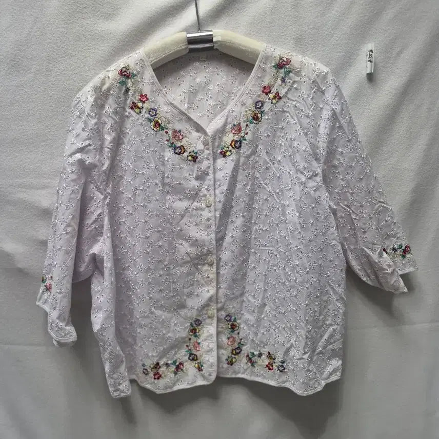 [BUNJANG] Embroidered Blouse Shirt White Size 95 / 자수 블라우스 셔츠 흰색 95