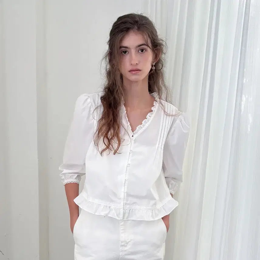 [BUNJANG] Poet Seoul Bunny Frill Blouse Ivory / 포에트서울 버니 프릴 블라우스 아이보리