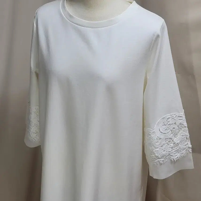 [BUNJANG] ATELIER SIX Lace Trimmed Round Neck Dress (Back Ivory) / 새상품)ATELIER SIX 레이스 트리밍 드레스(백아이보리)