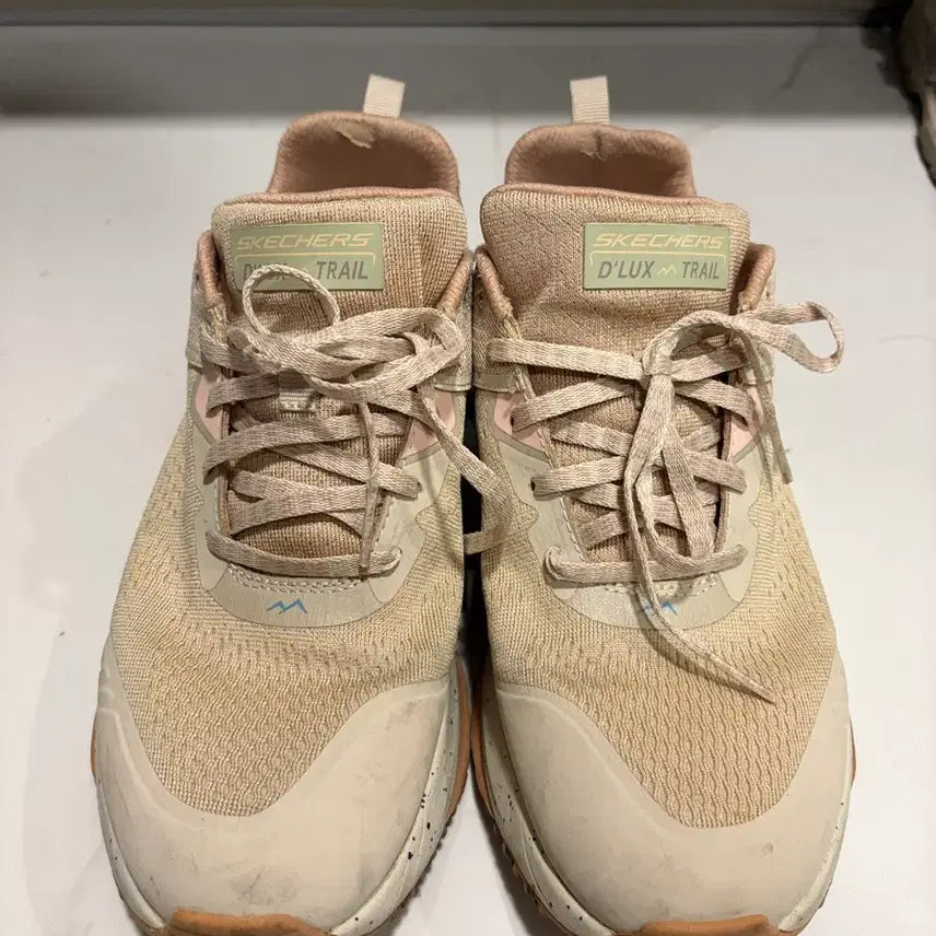 [BUNJANG] Skechers D'LUX Trail Running Shoes Women's Size 260 / 스케쳐스 D'LUX 트레일화 여성 운동화 260