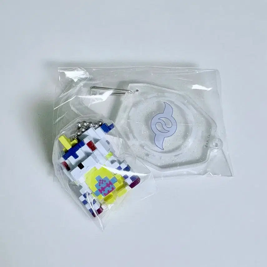 [BUNJANG] Digimon: Crest of Courage Carabiner & Agumon Pixel Figure Keyring / 디지몬 우정의 문장 카라비너 & 파피몬 도트 피규어 키링