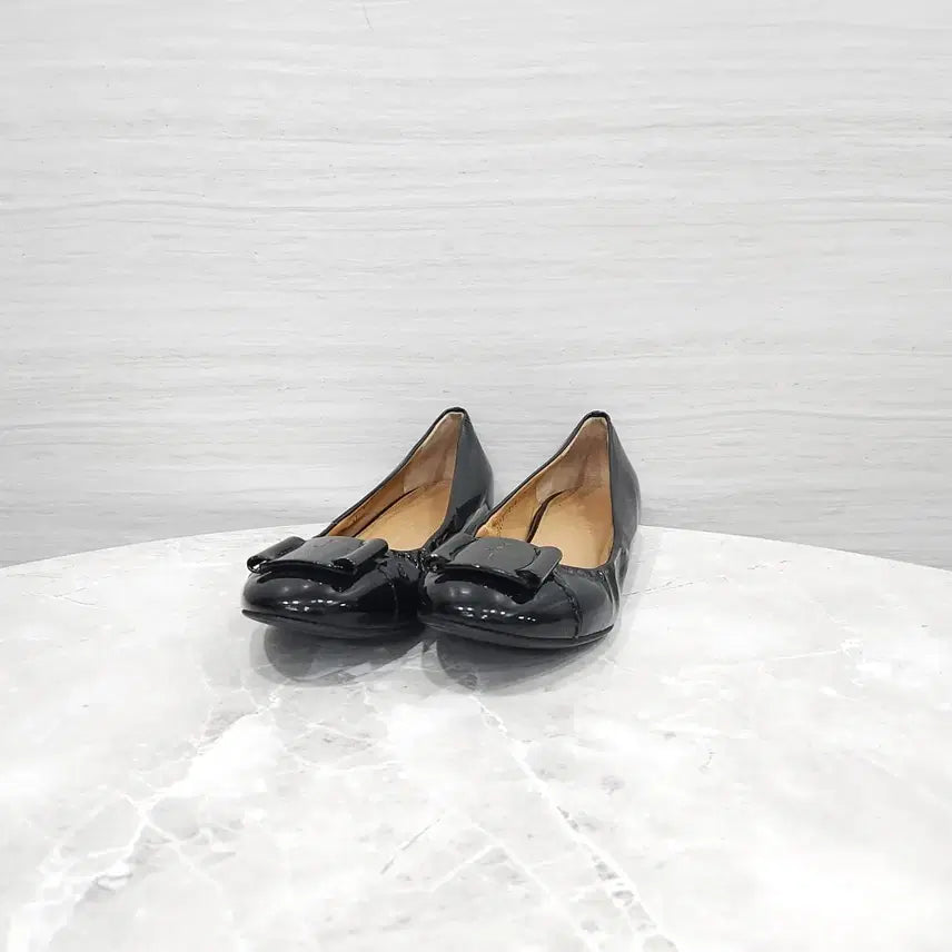 [BUNJANG] Salvatore Ferragamo Black Enamel Varina Ballet Flats - Size 5 / 5 / 페라가모 블랙 에나멜 바리나 플랫 슈즈