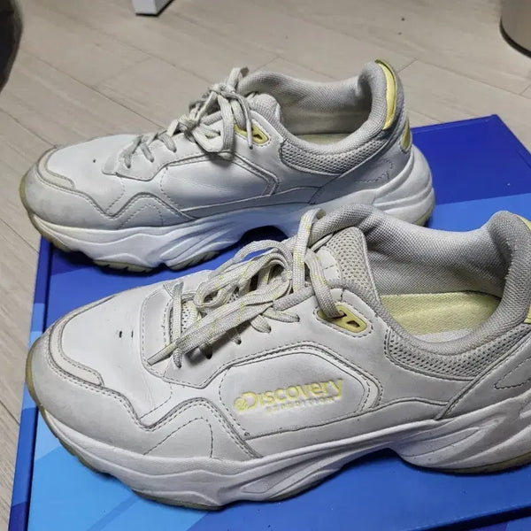 [BUNJANG] Discovery Expedition White Yellow Sneakers 245mm / 디스커버리 화이트 옐로우 운동화 245mm 상태좋음