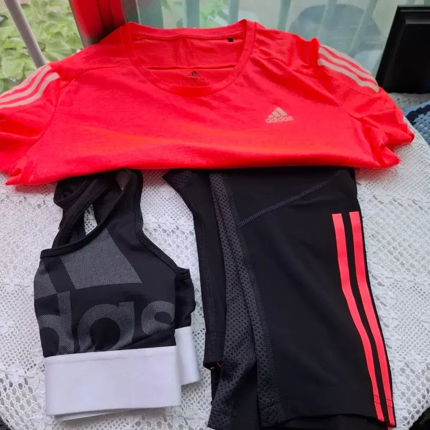 [BUNJANG] Adidas Women's Training Set (Top/Bottom/Sports Bra) / 아디다스 여성 트레이닝 세트 (상의/하의/스포츠브라)ㅡ가격내림