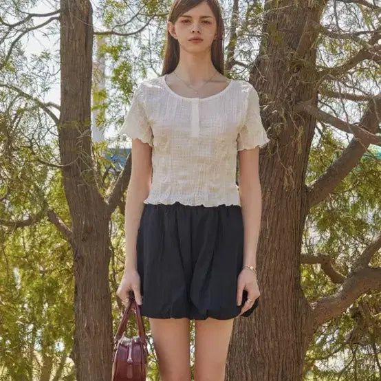 [BUNJANG] Chocollit Summer Cooling Mamong Crop Button Short Sleeve Blouse - White / 콜릿 여름 쿨링 마몽 크롭 버튼 무지 반팔티 블라우스 화이트