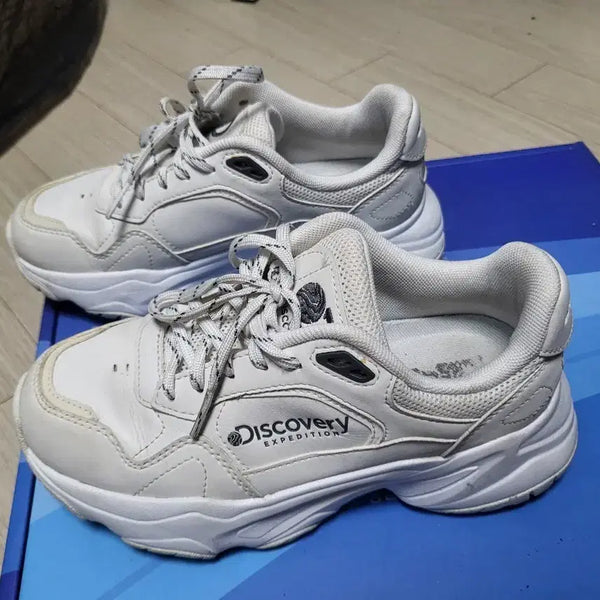 [BUNJANG] Discovery Expedition White Sneakers 225mm / 디스커버리 익스페디션 흰색 운동화 225mm 상태매우좋음