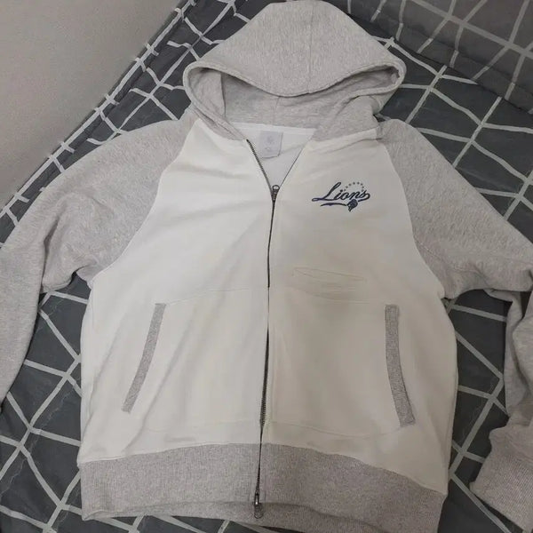 [BUNJANG] Sansan Gear x Samsung Lions Collaboration Hoodie Zip-up White/Gray / 산산기어 삼성 라이온즈 후드집업 흰색/그레이