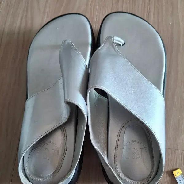 [BUNJANG] Hong Young Ki Kissing Silver Flip Flops Size 245 / 홍영기 키시닝 실버 쪼리 245