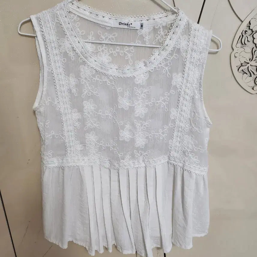 [BUNJANG] Lace Sleeveless Blouse - White / 레이스 블라우스