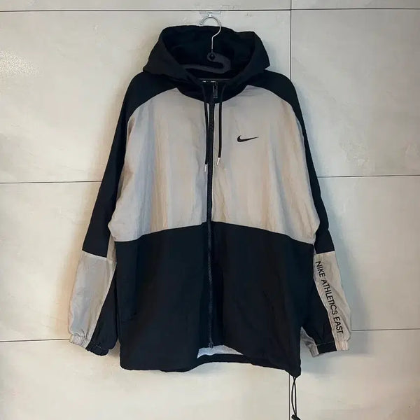 [BUNJANG] Nike Athletics Windrunner Woven Jacket XL / [XL] 나이키 애슬레틱스 윈드러너 우븐 바람막이