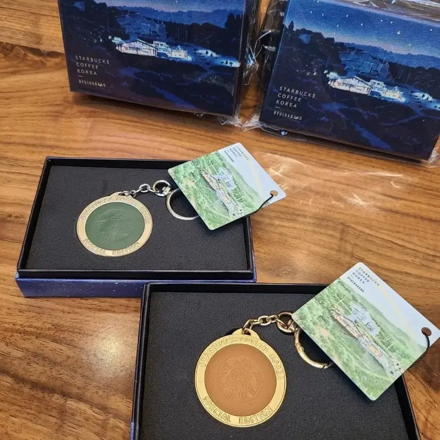 [BUNJANG] Starbucks Star Cafe Touch Card Silver Gold 10th Anniversary Reward Keychain / 스타벅스 별다방 터치 카드 실버 골드 10주년 리워드 키체인 키링 비닐미